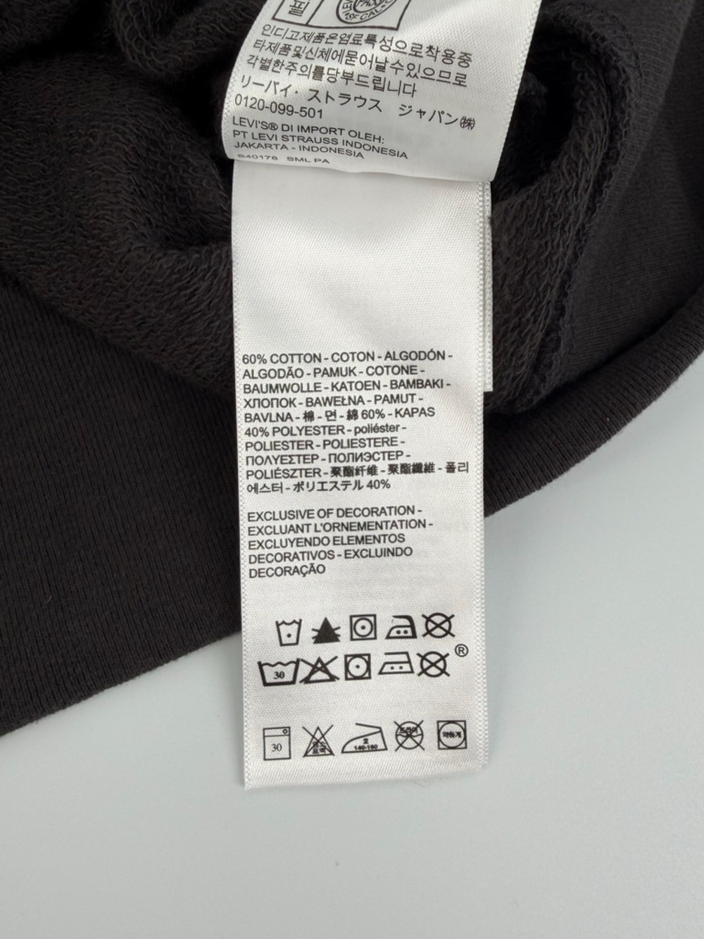 Levi's Womens Metallic Logo-Print Graphic Pullover Hoodie Black - Picture 12 of 15